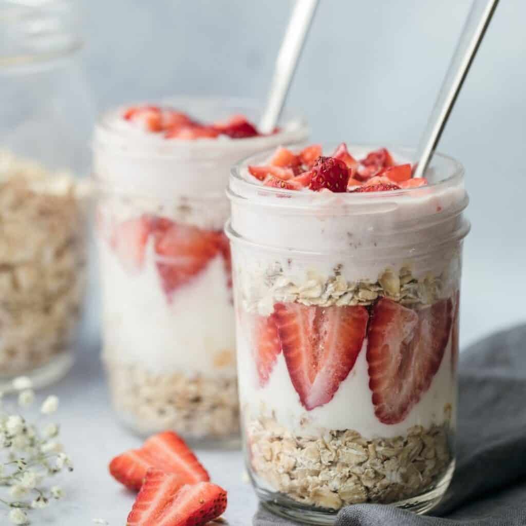 Strawberry Oatmeal Yogurt Parfait in Mason Jar